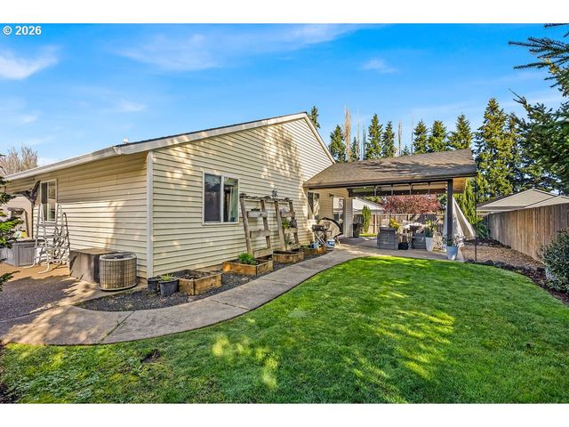 4460 MORFITT St, Hubbard, OR 97032