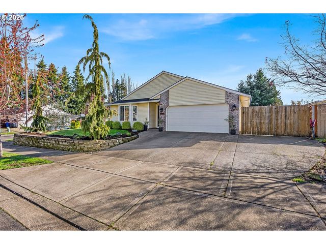 4460 MORFITT St, Hubbard, OR 97032