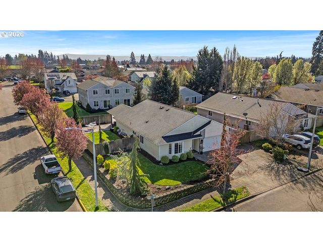 4460 MORFITT St, Hubbard, OR 97032