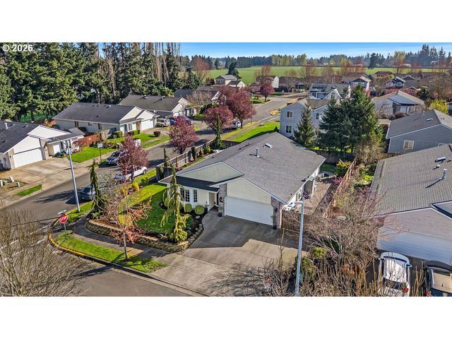 4460 MORFITT St, Hubbard, OR 97032