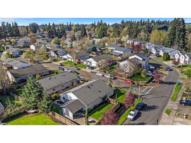 4460 MORFITT St, Hubbard, OR 97032