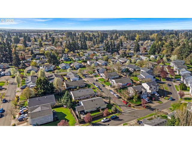 4460 MORFITT St, Hubbard, OR 97032