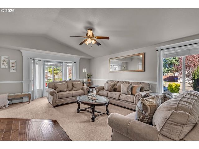 4460 MORFITT St, Hubbard, OR 97032