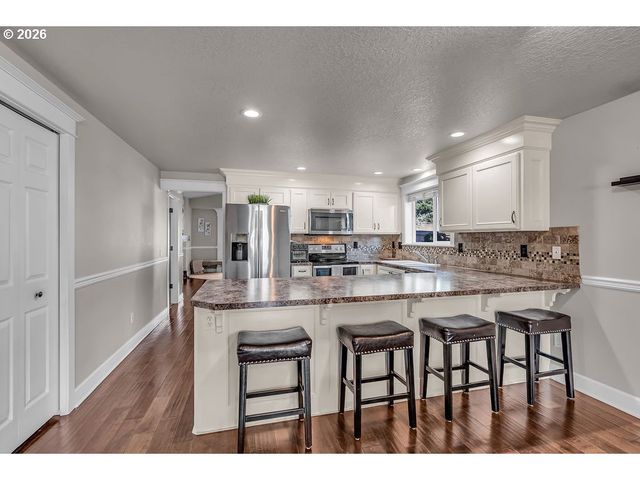 4460 MORFITT St, Hubbard, OR 97032