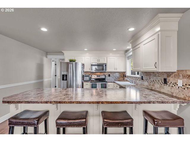 4460 MORFITT St, Hubbard, OR 97032