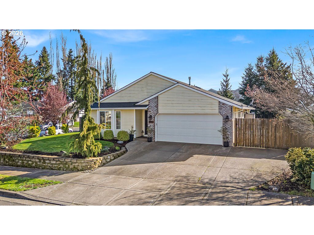 4460 MORFITT St, Hubbard, OR 97032