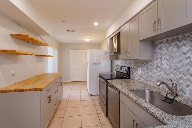 5429 VINELAND ROAD 6F, Orlando, FL 32811