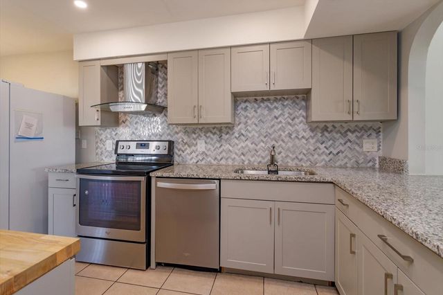 5429 VINELAND ROAD 6F, Orlando, FL 32811