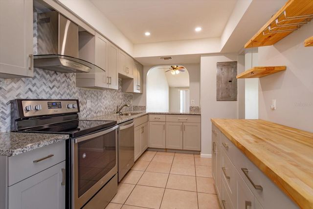 5429 VINELAND ROAD 6F, Orlando, FL 32811