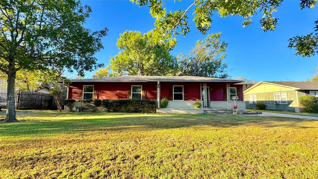 119 Davidson Drive, Terrell, TX 75160