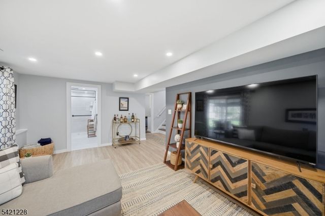 317 Rexland Dr, Boonton Town, NJ 07005