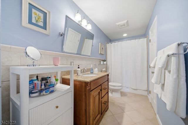 317 Rexland Dr, Boonton Town, NJ 07005