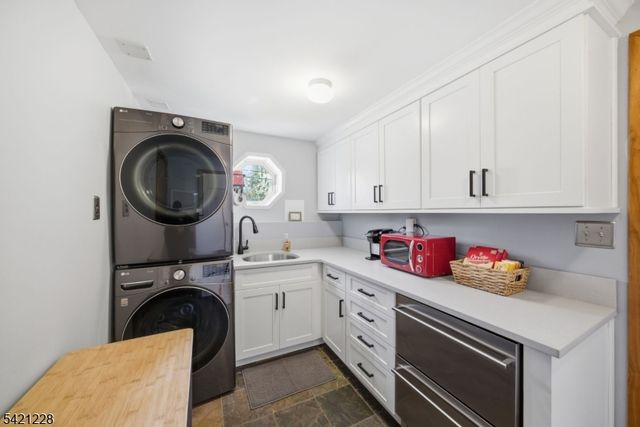 317 Rexland Dr, Boonton Town, NJ 07005