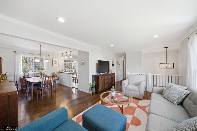 317 Rexland Dr, Boonton Town, NJ 07005