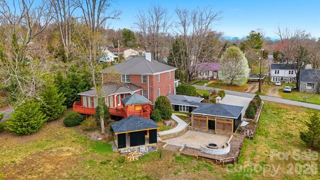 209 Abernathy Street NW, Lenoir, NC 28645