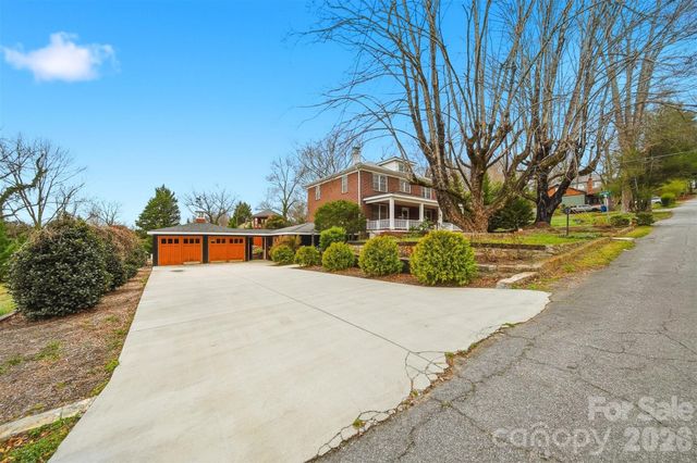 209 Abernathy Street NW, Lenoir, NC 28645