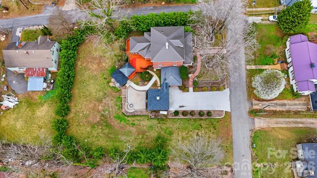 209 Abernathy Street NW, Lenoir, NC 28645