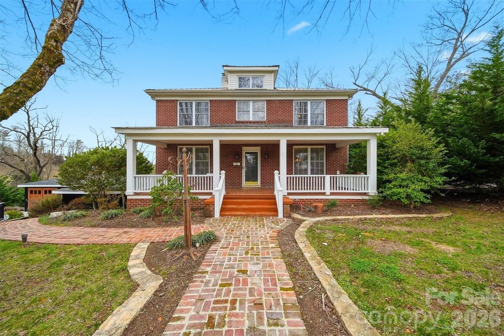 209 Abernathy Street NW, Lenoir, NC 28645