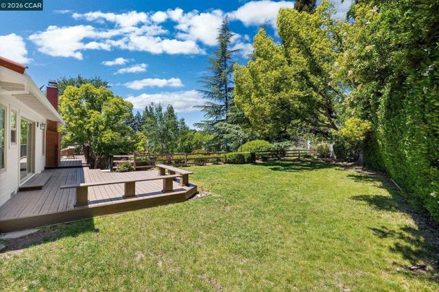1740 Oro Valley Cir, Walnut Creek, CA 94596