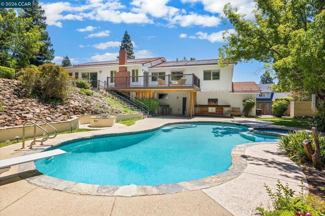 1740 Oro Valley Cir, Walnut Creek, CA 94596