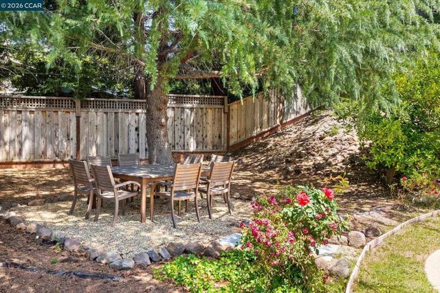 1740 Oro Valley Cir, Walnut Creek, CA 94596