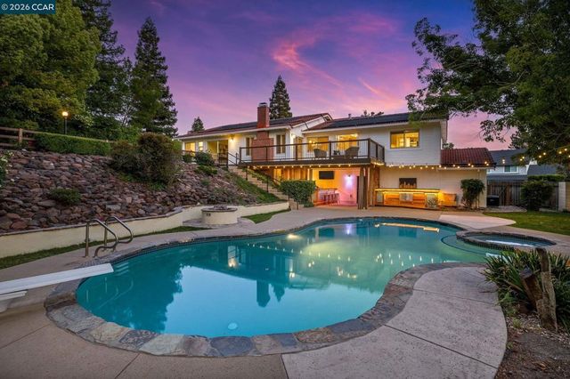 1740 Oro Valley Cir, Walnut Creek, CA 94596