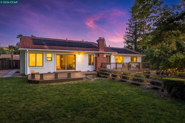 1740 Oro Valley Cir, Walnut Creek, CA 94596