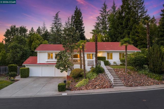1740 Oro Valley Cir, Walnut Creek, CA 94596
