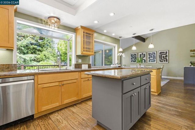 1740 Oro Valley Cir, Walnut Creek, CA 94596