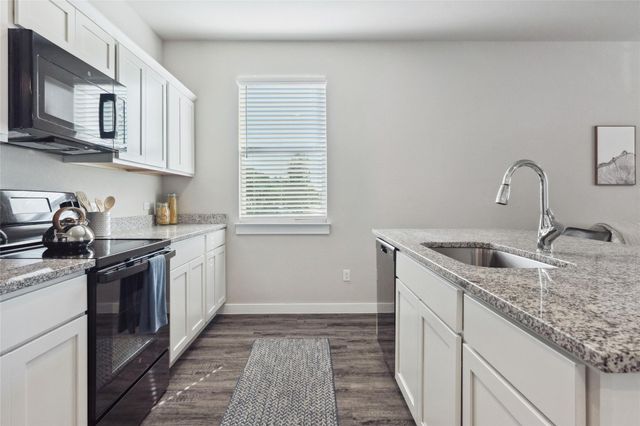 202 Evans ST 1, Hutto, TX 78634