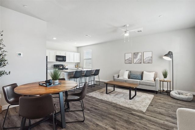 202 Evans ST 1, Hutto, TX 78634