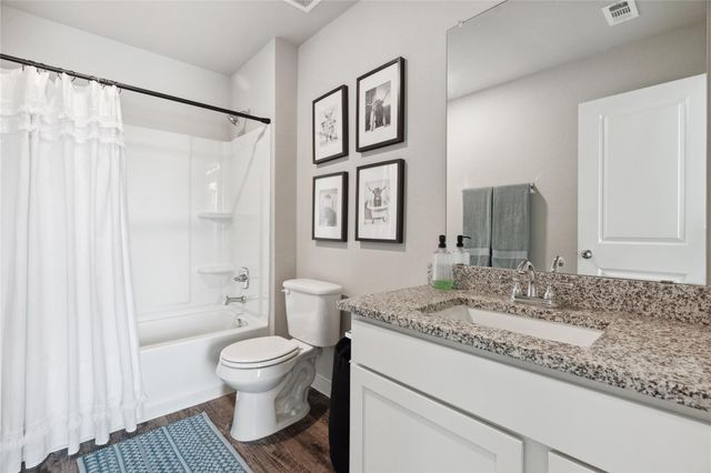 202 Evans ST 1, Hutto, TX 78634