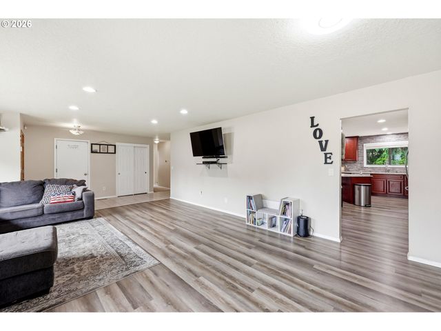 2893 Ne JUNIPER Ave, Gresham, OR 97030