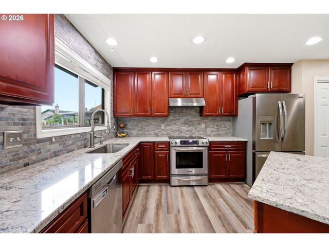 2893 Ne JUNIPER Ave, Gresham, OR 97030