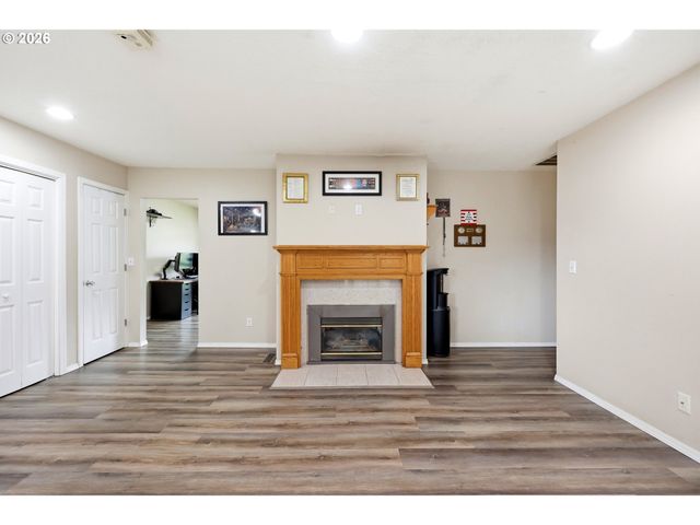 2893 Ne JUNIPER Ave, Gresham, OR 97030