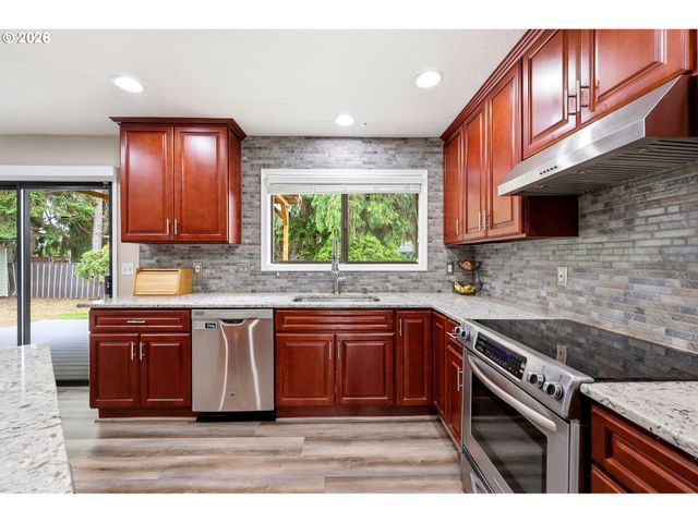 2893 Ne JUNIPER Ave, Gresham, OR 97030