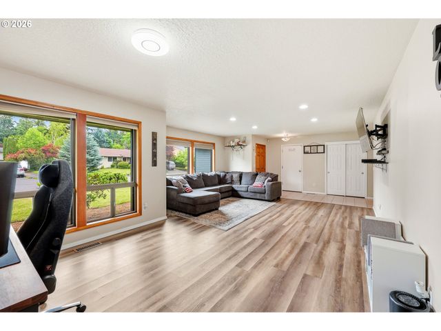 2893 Ne JUNIPER Ave, Gresham, OR 97030