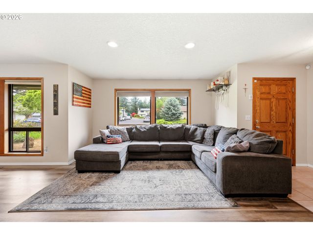 2893 Ne JUNIPER Ave, Gresham, OR 97030