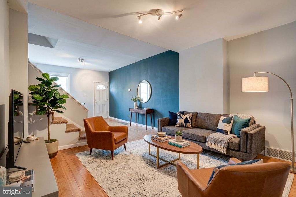 351 W MASTER ST, PHILADELPHIA, PA 19122 — exterior