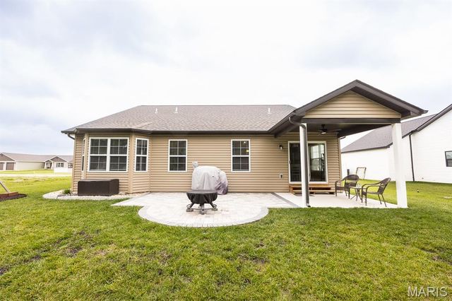 1121 Menominee Trail, Mascoutah, IL 62258