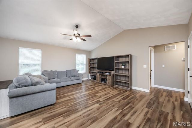 1121 Menominee Trail, Mascoutah, IL 62258