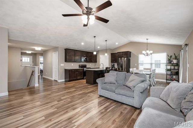 1121 Menominee Trail, Mascoutah, IL 62258
