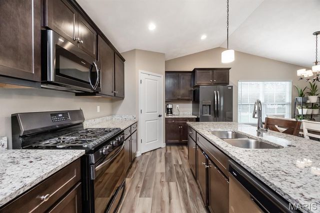 1121 Menominee Trail, Mascoutah, IL 62258