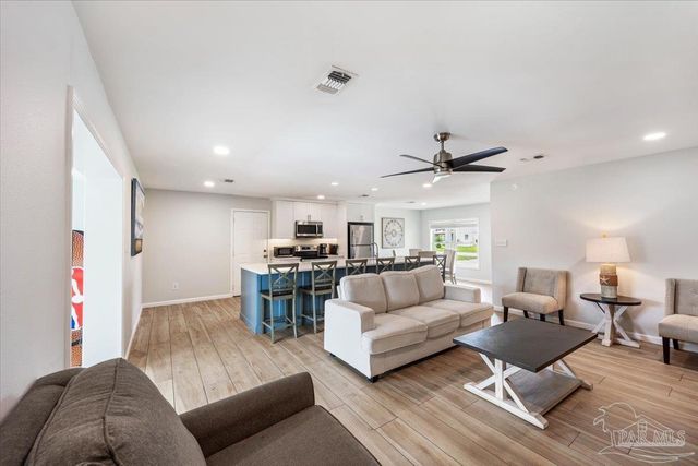 5464 Grande Lagoon Ct, Pensacola, FL 32507