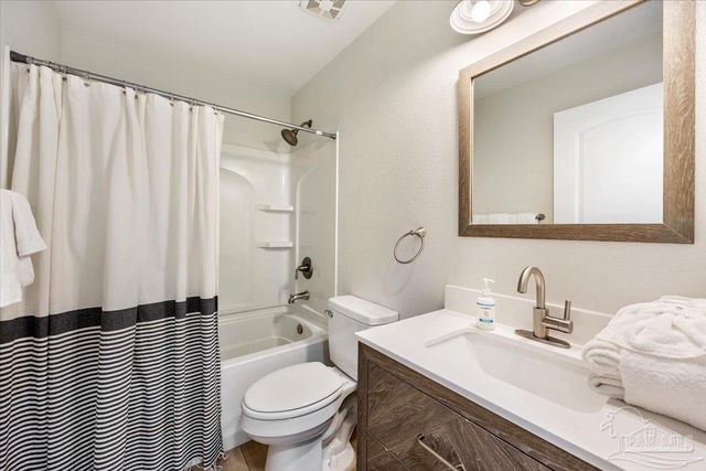 5464 Grande Lagoon Ct, Pensacola, FL 32507