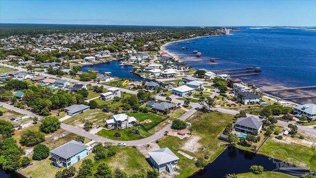 5464 Grande Lagoon Ct, Pensacola, FL 32507