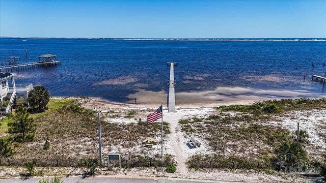 5464 Grande Lagoon Ct, Pensacola, FL 32507