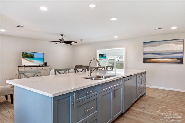 5464 Grande Lagoon Ct, Pensacola, FL 32507