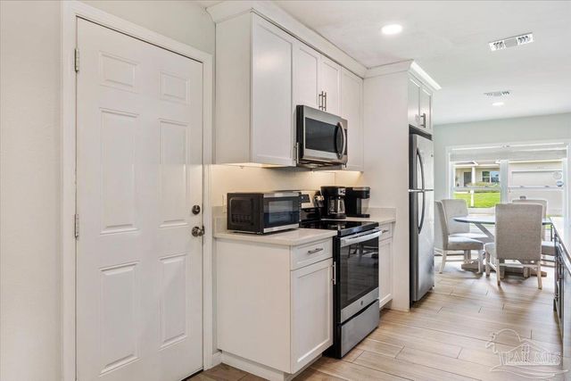 5464 Grande Lagoon Ct, Pensacola, FL 32507