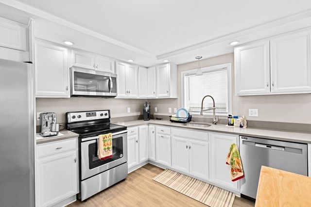 15 Packard Ave, Hull, MA 02045